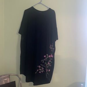 5/$25 Shein 2xl high low T-shirt dress floral embroidery black scoop neck